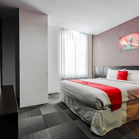 Reddoorz Premium Near Pantai Losari 2 Makassar Exterior foto