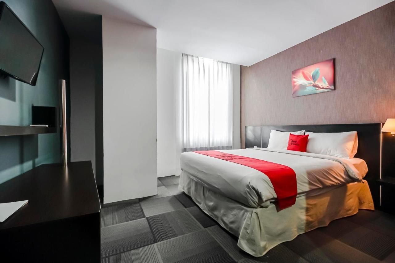 Reddoorz Premium Near Pantai Losari 2 Makassar Exterior foto