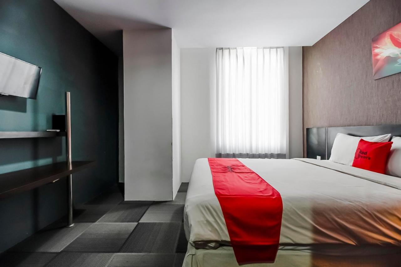 Reddoorz Premium Near Pantai Losari 2 Makassar Exterior foto
