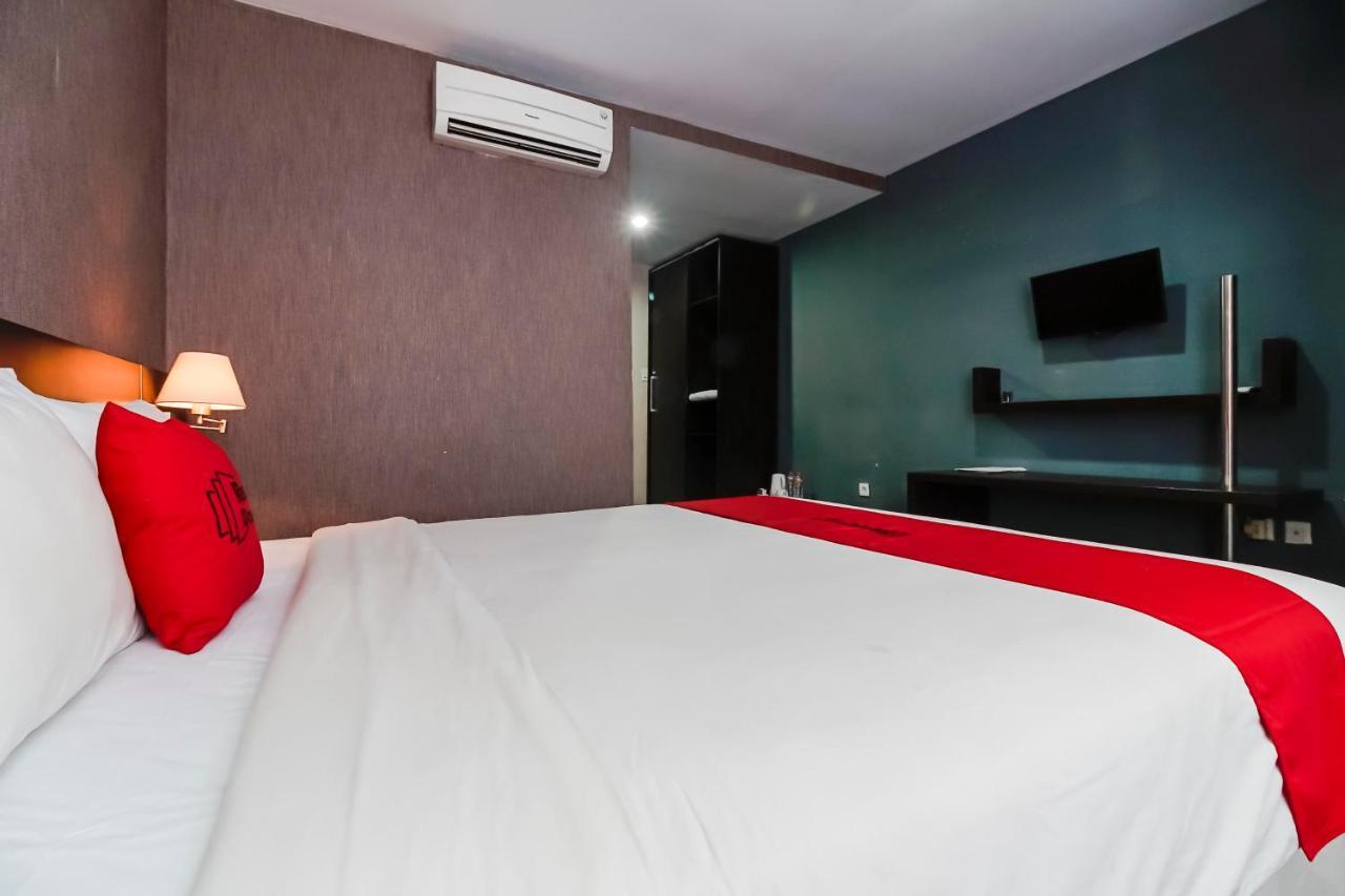 Reddoorz Premium Near Pantai Losari 2 Makassar Exterior foto