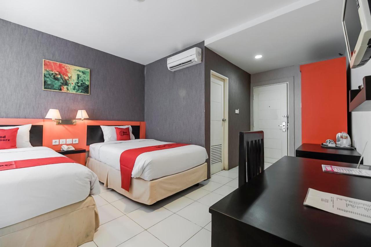Reddoorz Premium Near Pantai Losari 2 Makassar Exterior foto