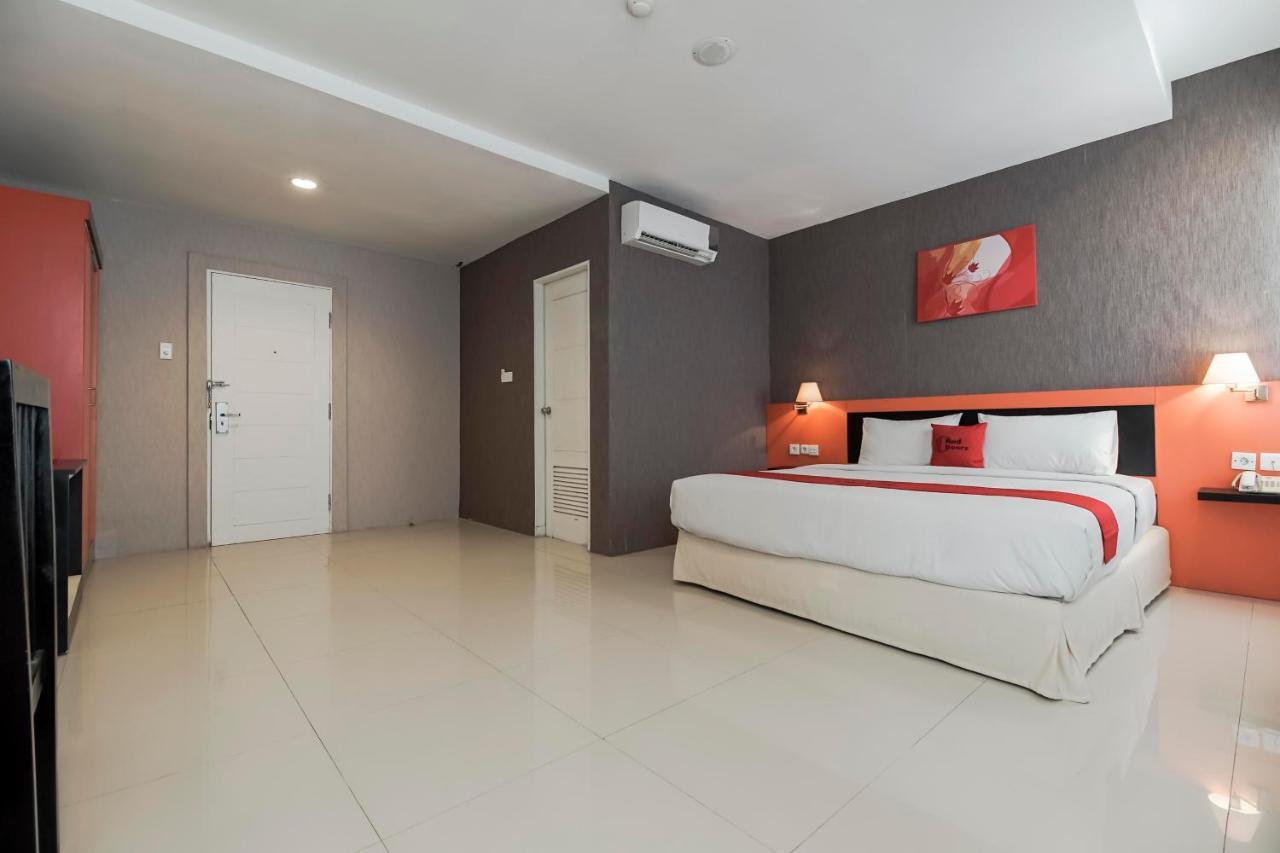 Reddoorz Premium Near Pantai Losari 2 Makassar Exterior foto